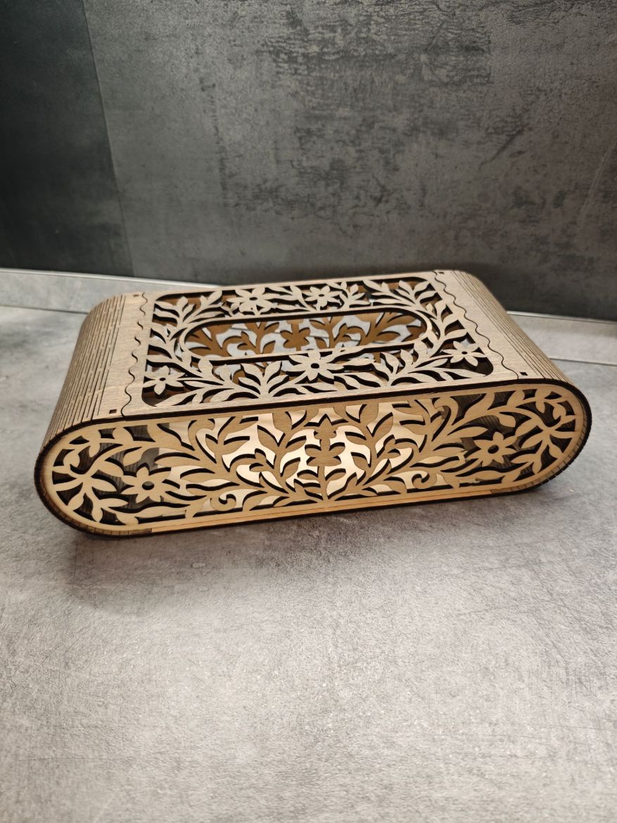 Lézervágott fa zsebkendőtartó – natúr és dió