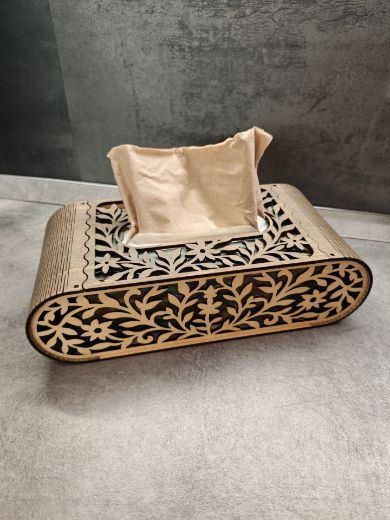 Lézervágott fa zsebkendőtartó – natúr és dió